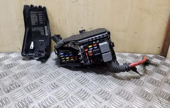 Volvo XC70 Fuse box set 6G9T14A067CA 6G9T14A076MA 6G9T14A076LB