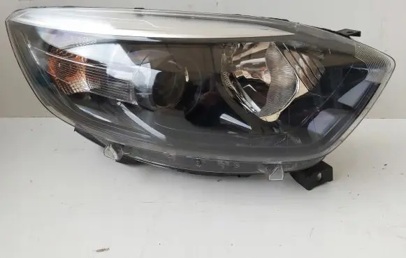 Renault Captur Headlight/headlamp 260105066R
