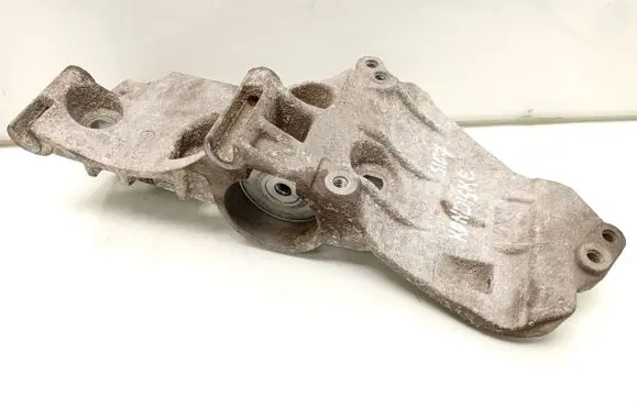 Renault Kangoo II Generator/alternator bracket 8200669494