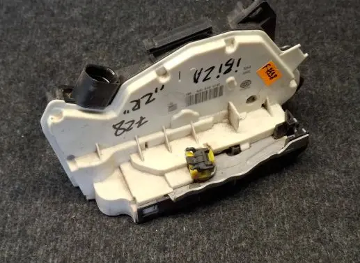 Seat Ibiza V (KJ) Rear door lock 6J0839016F
