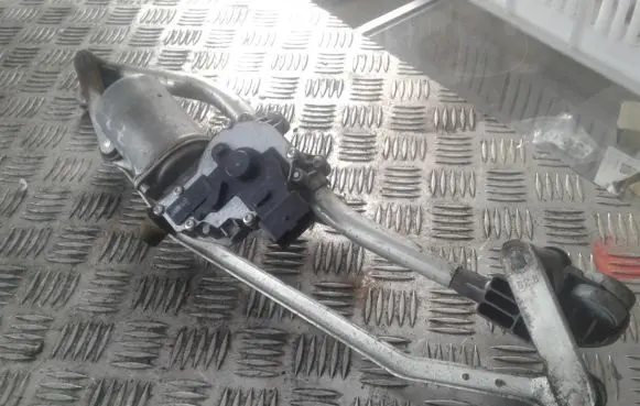 Renault Laguna III Front wiper linkage and motor