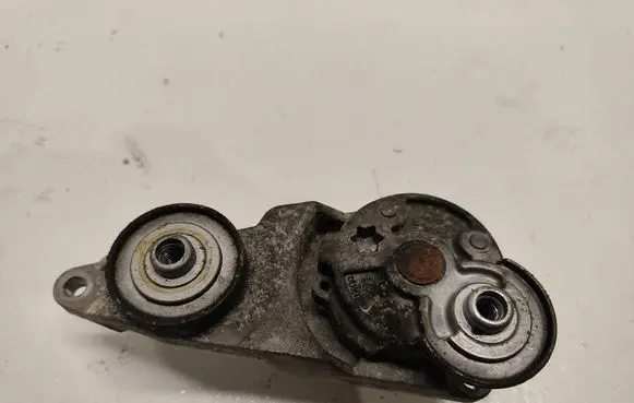 Volvo XC90 Generator/alternator belt tensioner 110811