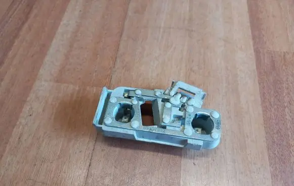 Mercedes-Benz B W245 Tail light bulb cover holder A1698200677 2753 2753R