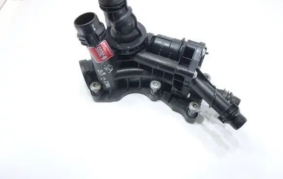 Volkswagen PASSAT B8 Thermostat housing 05L121111N