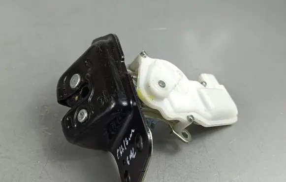 Jeep Cherokee Tailgate/trunk/boot lock/catch/latch