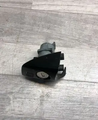 Mercedes-Benz E W212 Front door lock (next to the handle) A2047600118 PA6GF304