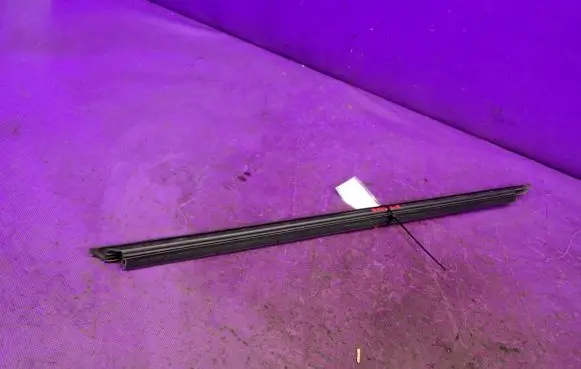 Seat Toledo III (5P) Front door glass trim molding 5P0839471B