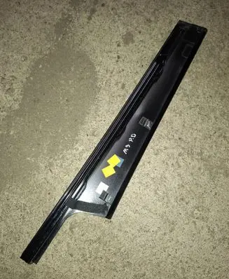 Renault Megane III Front door glass trim molding 802840010R