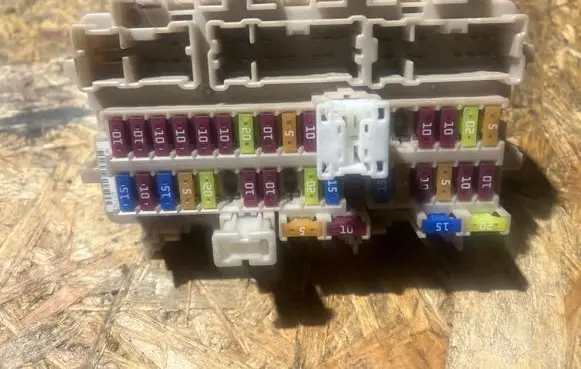 Nissan Navara D23 Fuse module
