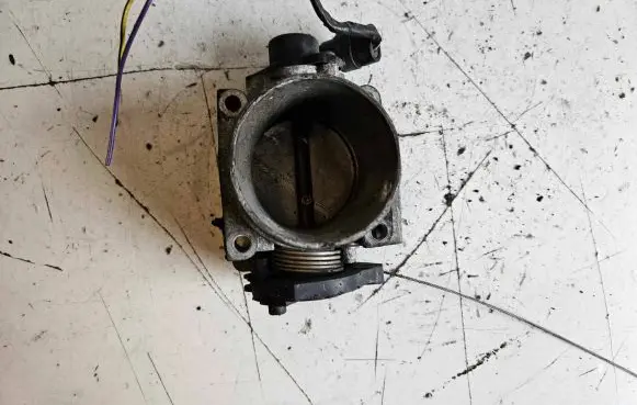 Volvo S40, V40 Throttle valve 9186780