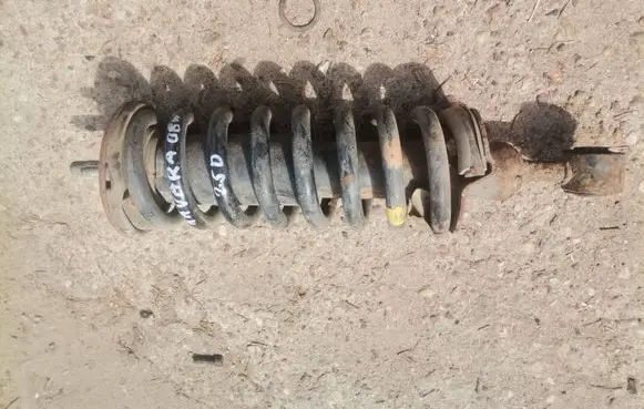 Nissan Navara D40 Front shock absorber/damper