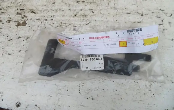 Renault Captur Front bumper mounting bracket 628175066R