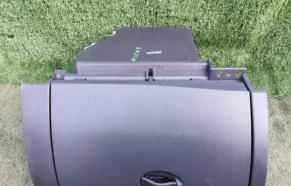 Glove box