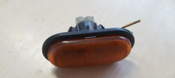 Renault Scenic I Front fender indicator light 7700847333
