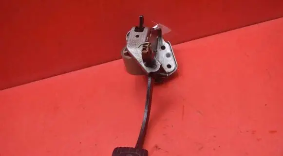 Nissan Tiida C11 Accelerator throttle pedal