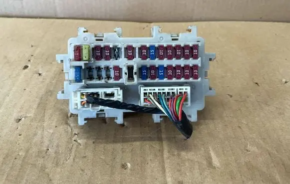 Mitsubishi Grandis Fuse module 3606EA00A6H10 3606EA00A