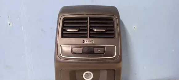Rear air vent grill