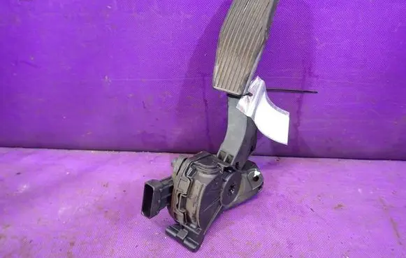 Opel Insignia A Accelerator throttle pedal 13237352