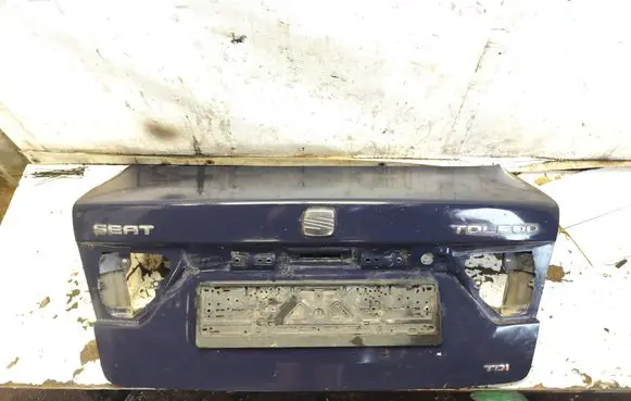 Seat Toledo II (1M) Tailgate/trunk/boot lid 1M5827159