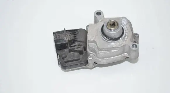 BMW X6 F16 Gearbox-reducer motor 8643153 27608643153 5A371F4