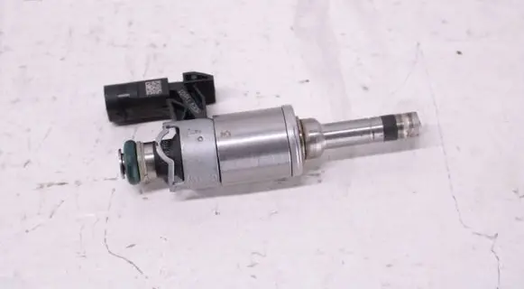 Skoda Fabia Mk3 (NJ) Fuel injector 04E906036T 0261500374