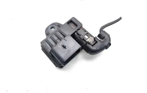 BMW 5 F10 F11 Glow plug pre-heat relay 8570087 0522120103 857008702