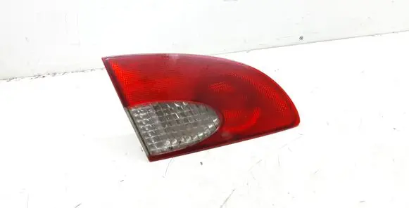 Toyota Avensis T220 Tailgate rear/tail lights