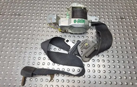 Nissan Pathfinder R51 Front seatbelt S27730424 7P1350P