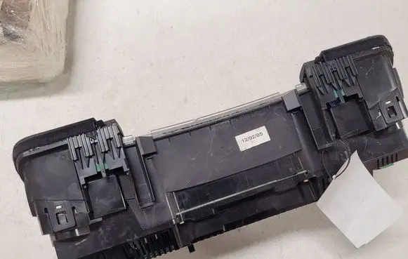 Audi A4 S4 B7 8E 8H Speedometer (instrument cluster) 1036901830 8E0920950S