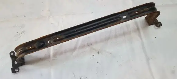 Fuel tank mounting bracket