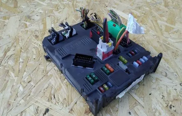 Peugeot 206 Comfort/convenience module 9652474780