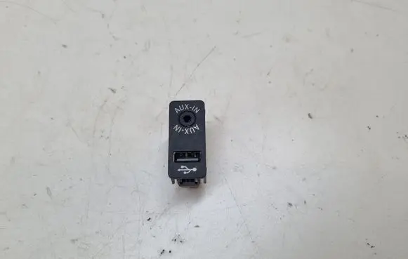 BMW 3 F30 F35 F31 AUX in-socket connector 9229246
