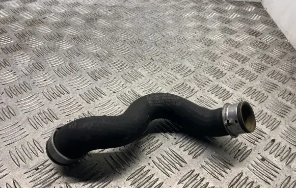 Mercedes-Benz C W204 Engine coolant pipe/hose A2045011682