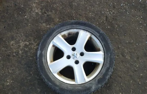 R16 alloy rim