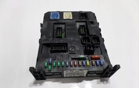 Peugeot 307 CC Comfort/convenience module 9663510280