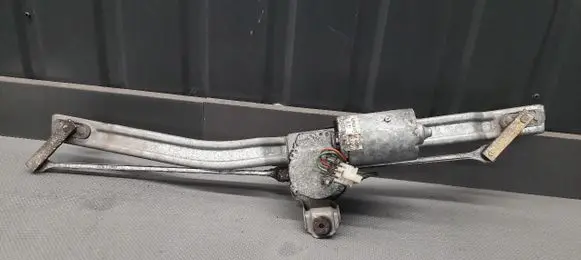 Volkswagen Jetta III Front wiper linkage 
