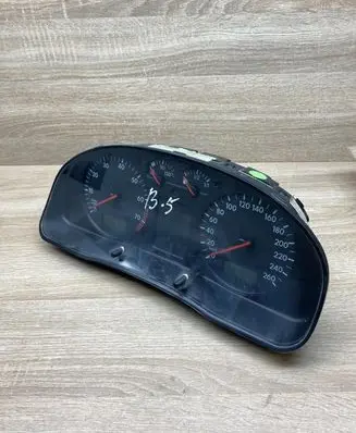Volkswagen PASSAT B5 Speedometer (instrument cluster) 3B0919881F 110008794