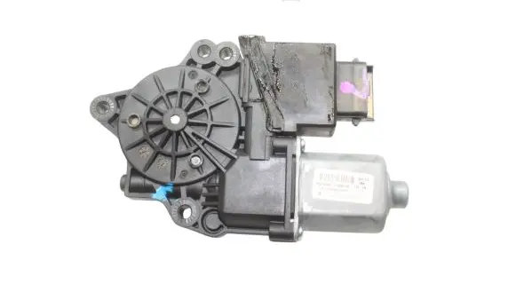 Hyundai Santa Fe Front door window regulator motor 824502W020