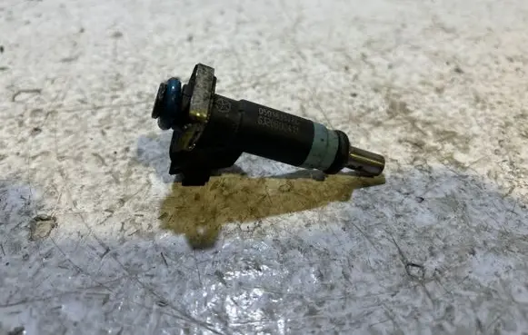 Jeep Grand Cherokee Fuel injector supply line/pipe 05038337AB