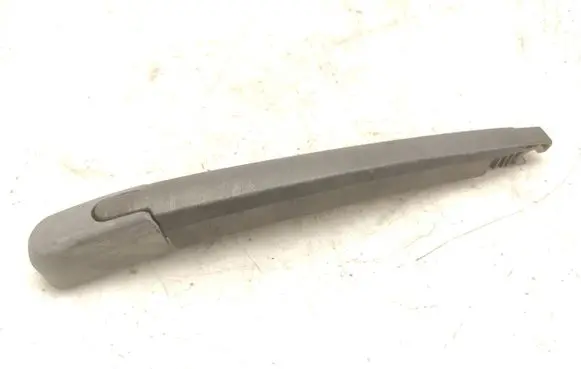 Rear wiper blade arm