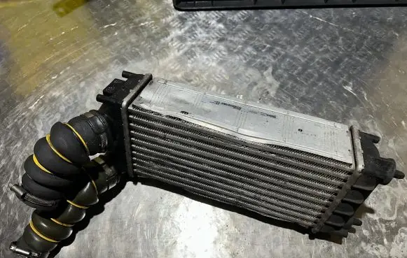 Citroen DS4 Intercooler radiator 9684212480