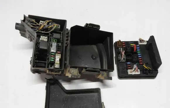 Nissan Qashqai Fuse box set 24382JD00B