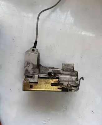 Peugeot 307 Front door lock 679876