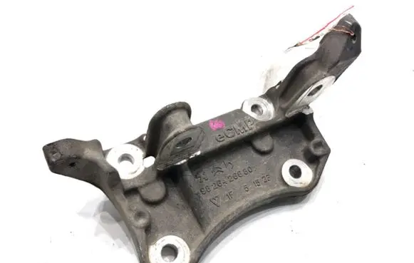 Peugeot 208 Engine mounting bracket 9826426680