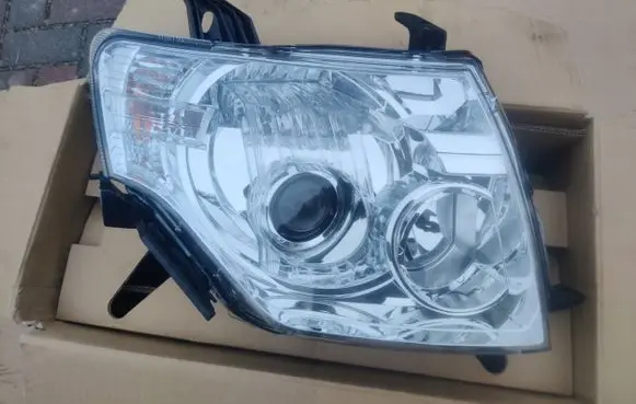 Mitsubishi Pajero Headlight/headlamp