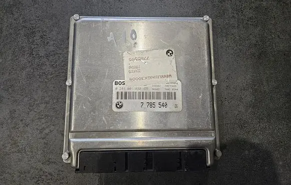 BMW 5 E39 Engine control unit/module 7785540 0281001830