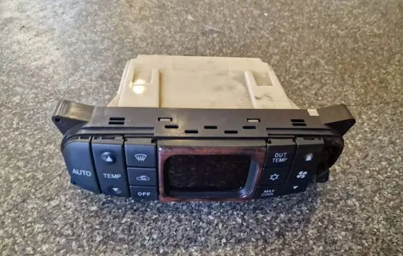 Mitsubishi Carisma Climate control unit