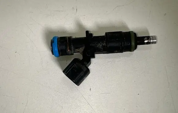 Dodge Durango III Fuel injector 05281568AA