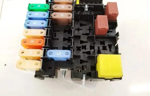 Renault Laguna III Fuse box set 8200528467d
