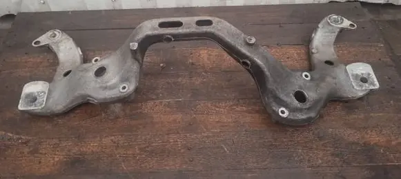 Porsche Cayenne (92A) Engine mounting bracket 94837530904